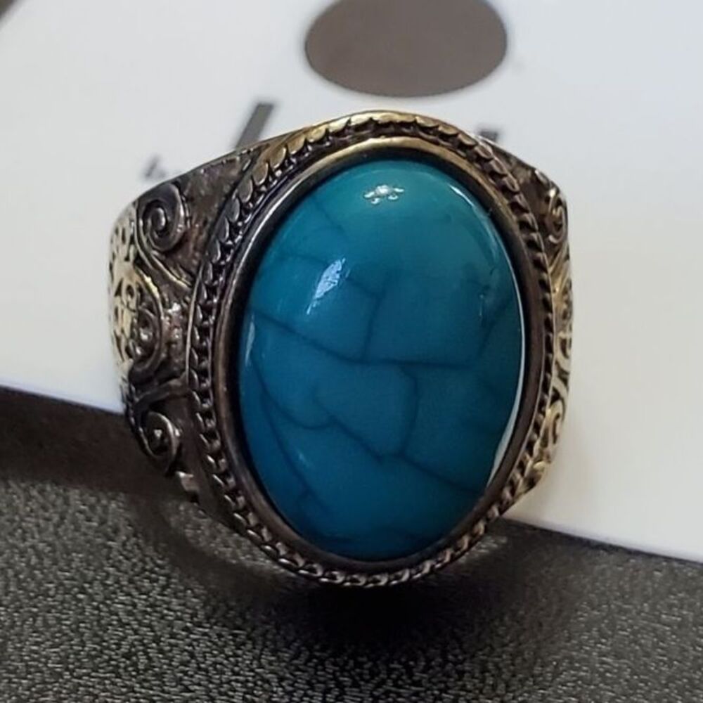Gold tone blue acrylic stone ring Size 6.25